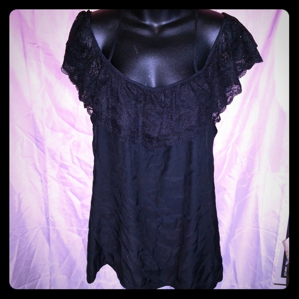 Gold Hawk! Black off-shoulder ruffle shirt